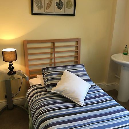 Bentons Guest House Τσέλτενχαμ Εξωτερικό φωτογραφία