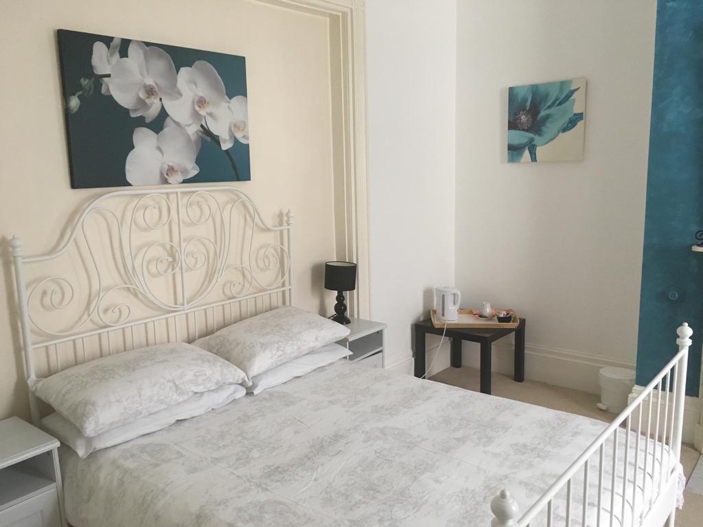 Bentons Guest House Τσέλτενχαμ Εξωτερικό φωτογραφία