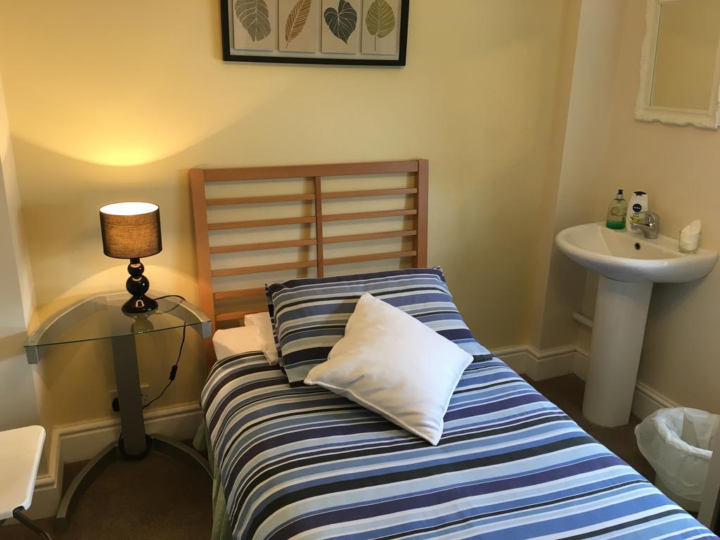 Bentons Guest House Τσέλτενχαμ Εξωτερικό φωτογραφία
